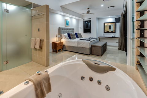 Villa 16 The Edge Oceanfront Deluxe 3 Bedroom Near Marina With Golf Buggy - Darwin Holiday 4