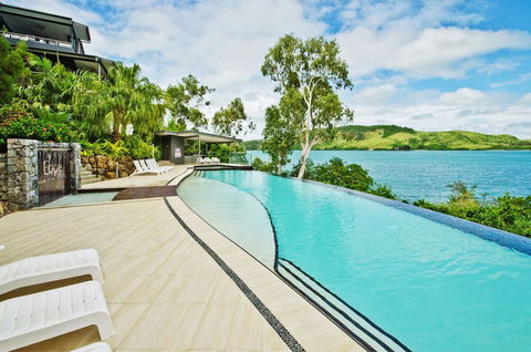Villa 16 The Edge Oceanfront Deluxe 3 Bedroom Near Marina With Golf Buggy - Darwin Holiday 1