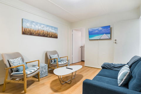 Rare Modern Unit W Private Fenced Garden Close To The Beach PC4 - Darwin Holiday 6