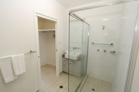 Beachside Apartment 5 - Darwin Holiday 6