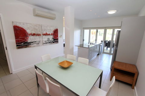 Beachside Apartment 5 - Darwin Holiday 4