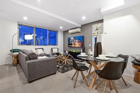 NEO Apartments Holidays Gold Coast - Darwin Holiday 4