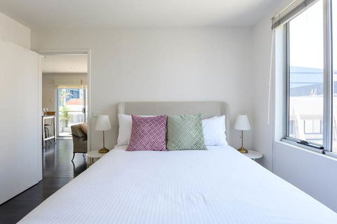 OLIVER Laneway Art Fed Square & Top Restaurants - Darwin Holiday 1