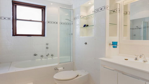 Postcard Views Of Iconic Sydney Harbour CP302 - Darwin Holiday 5