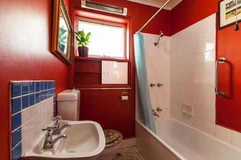 ELEANOR, 1BDR Fitzroy North Apartment - Darwin Holiday 1