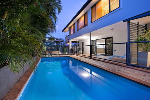Sardinia 7 Bedroom Waterfront House - Q Stay - Darwin Holiday 2