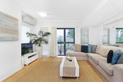 Pine Court Apartments - Darwin Holiday 2