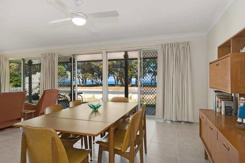 Large Family Waterfront Home With Room For A Boat Welsby Pde Bongaree - Darwin Holiday 4