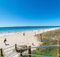 Pet Friendly home walking distance to Surf Beach North St. Woorim - Darwin Holiday