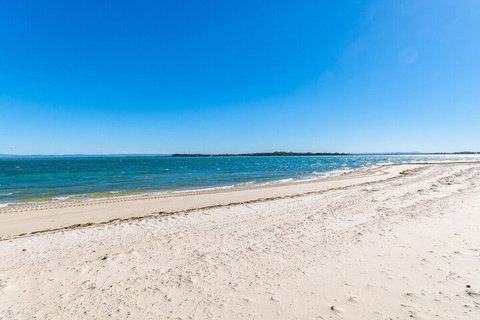 Great Views Ground Floor Unit Clearview Apartments South Esplande Bongaree - Darwin Holiday 7