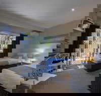 Beach House Bed  Breakfast - Darwin Holiday