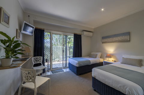 Beach House Bed & Breakfast - Darwin Holiday 0
