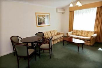 Elizabethan Lodge - Darwin Holiday 1