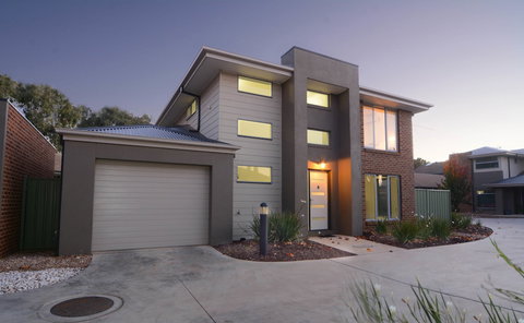 Barclay On View - Darwin Holiday 2