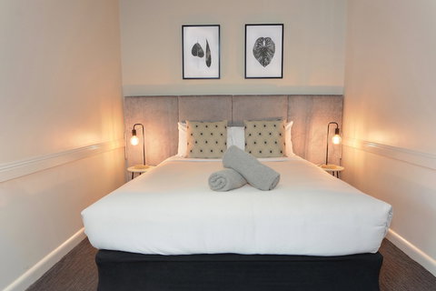 Barclay On View - Darwin Holiday 3