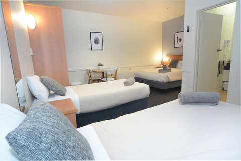 Barclay On View - Darwin Holiday 5