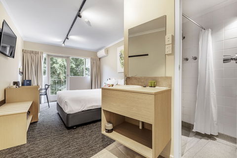 Nightcap At Findon Hotel - Darwin Holiday 3