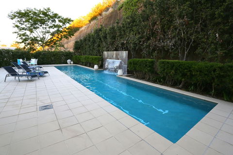 Springfield Lakes Boutique Hotel - Darwin Holiday 1