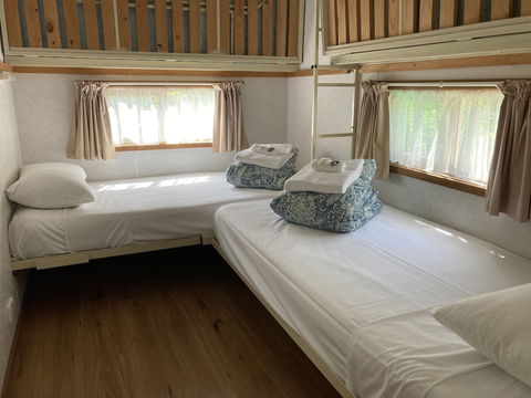 Daysy Hill Country Cottages - Darwin Holiday 1