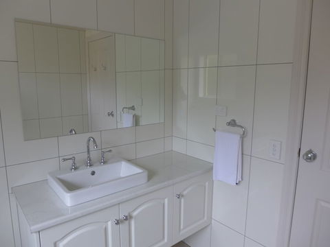 Daysy Hill Country Cottages - Darwin Holiday 4