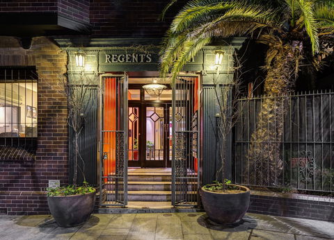 Regents Court Sydney - Darwin Holiday 1