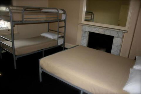 Glenelg Beach Hostel - Darwin Holiday 3