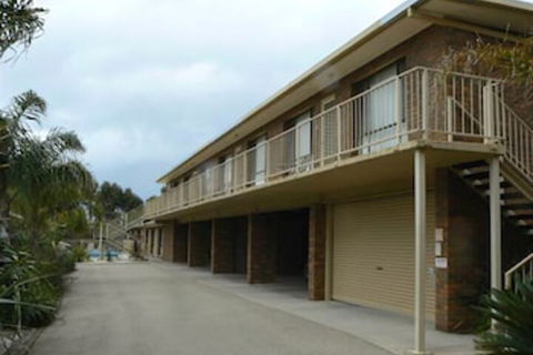Allambi Holiday Apartments - Darwin Holiday 3
