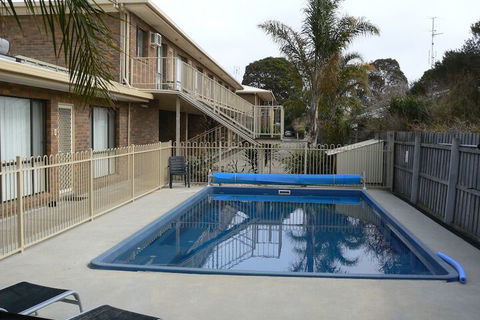 Allambi Holiday Apartments - Darwin Holiday 4