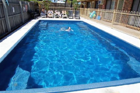 Allambi Holiday Apartments - Darwin Holiday 5