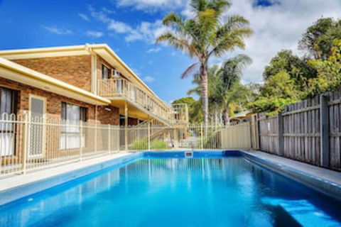 Allambi Holiday Apartments - Darwin Holiday 0