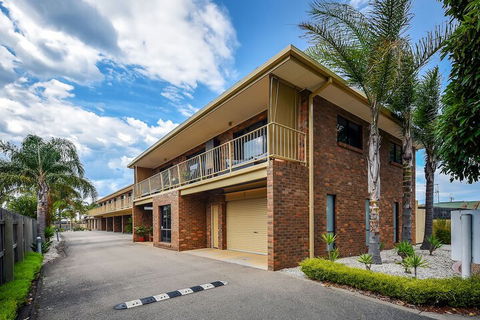 Allambi Holiday Apartments - Darwin Holiday 1
