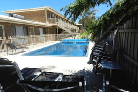 Allambi Holiday Apartments - Darwin Holiday 7