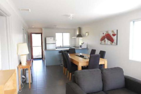 Cosy Corner Beach Cottages - Darwin Holiday 4