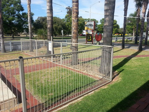 Sunraysia Motel & Holiday Apartments - Darwin Holiday 0