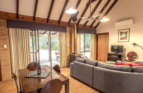 Bussells Bushland Cottages - Darwin Holiday 6