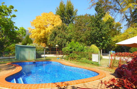 Bright Highland Valley Cottages - Darwin Holiday 1