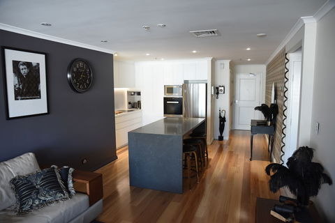 Darling Harbour Getaway - Darwin Holiday 6