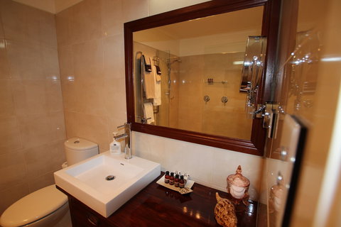 The Ark Stanley - Darwin Holiday 5