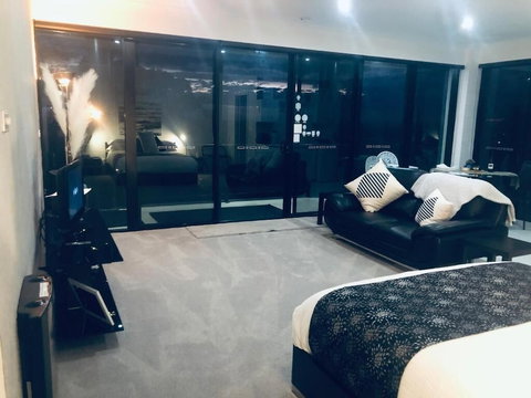 Sheer Pleasure Accommodation - Darwin Holiday 2