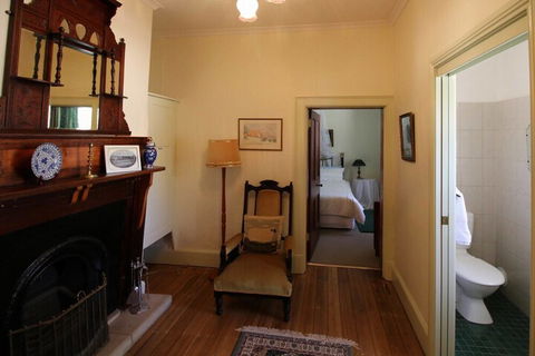 Christopher Halls Colonial Accommodation - Darwin Holiday 1