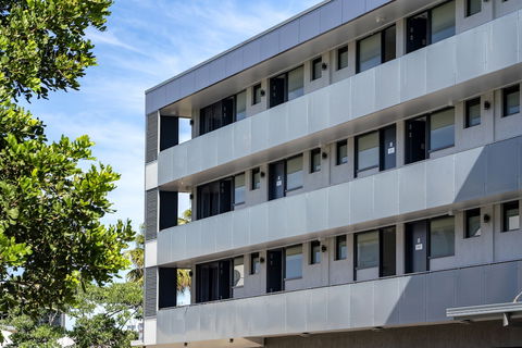 The Mid Pacific - Darwin Holiday 3