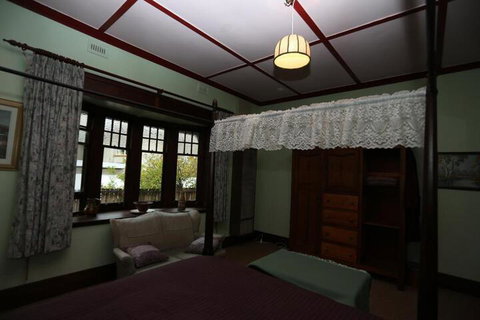 COLWYN HOUSE & STABLE COTTAGE B B - Darwin Holiday 4