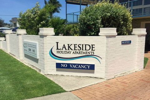 Lakeside Holiday Apartments Merimbula - Darwin Holiday 1