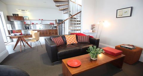 Twofourtwo Boutique Apartments - Darwin Holiday 1