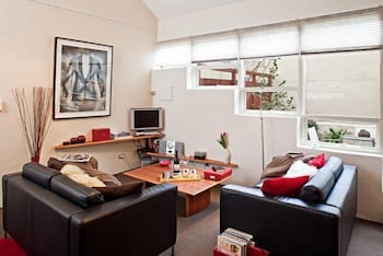 Twofourtwo Boutique Apartments - Darwin Holiday 5