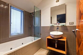 Twofourtwo Boutique Apartments - Darwin Holiday 2