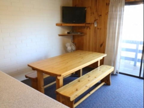Alpha Centauri 8 Budget Jindabyne Holiday Apartment - Darwin Holiday 5