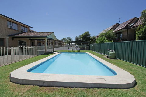 Atlas Motel - Darwin Holiday 3