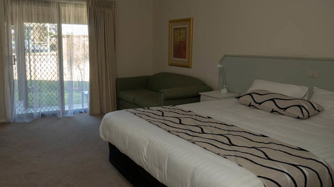Deniliquin Country Club Motor Inn - Darwin Holiday 3