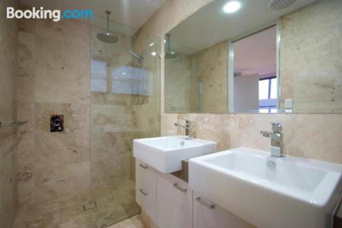 Villa One On Murphy Luxury Holiday Villa - Darwin Holiday 3